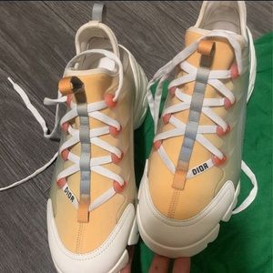 Christian Dior women size 6 pre owned great condition